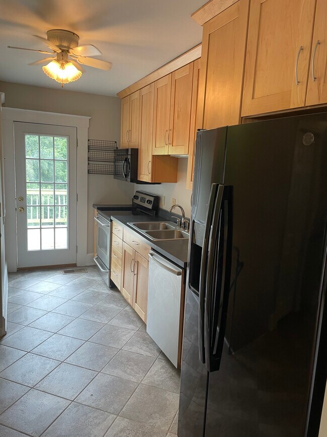 kitchen - 735 S Grand Ave