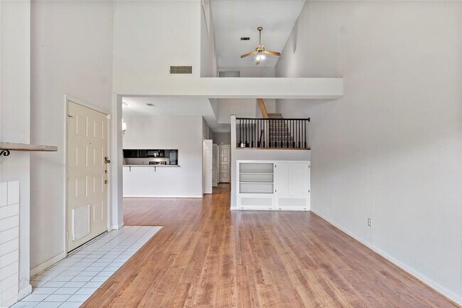 Building Photo - 3122 Camelot Dr