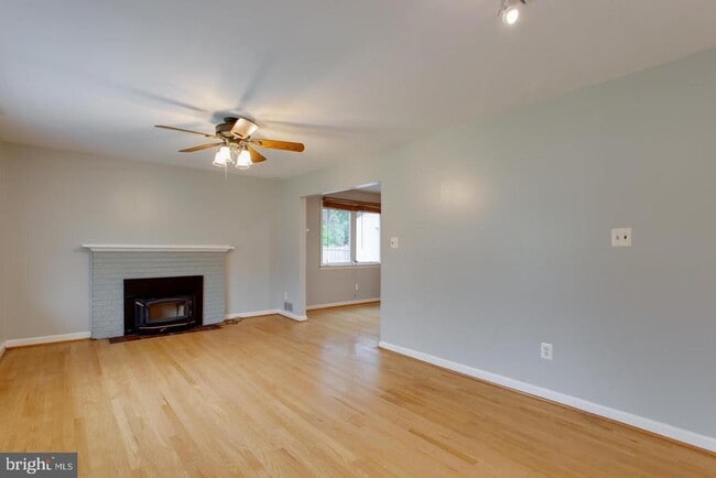 Building Photo - 5834 Pratt St