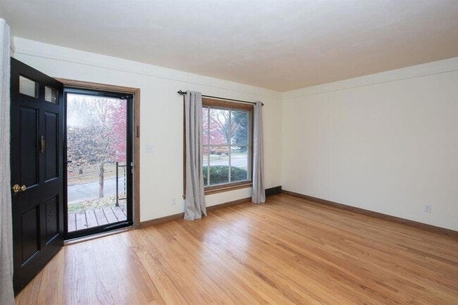 Building Photo - 4931 Woodland Ave