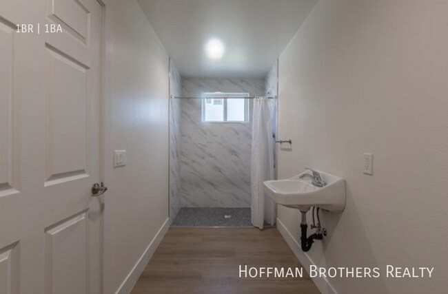 Building Photo - 1627 E 92nd St