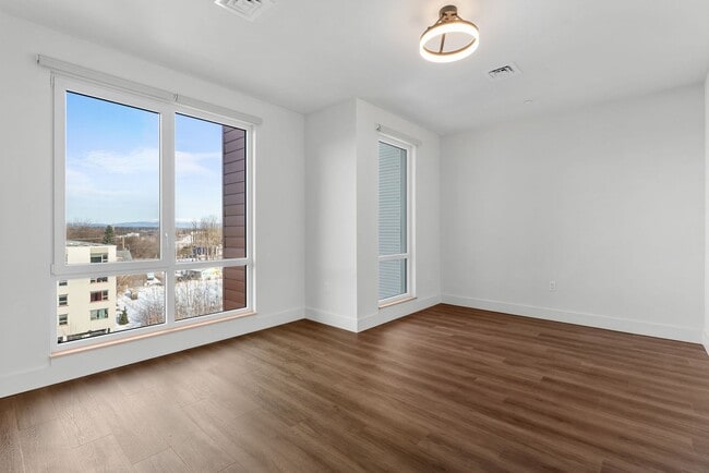 Building Photo - Upscale 1BR Apt in Burlington - 5th Floor ...