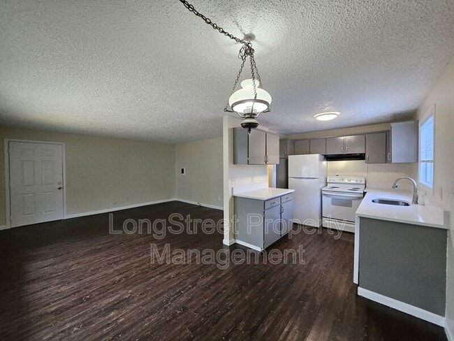 Building Photo - 14171 SW Allen Blvd