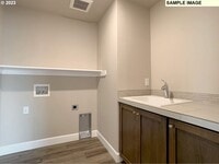 Building Photo - A Must see Hermiston Home!!