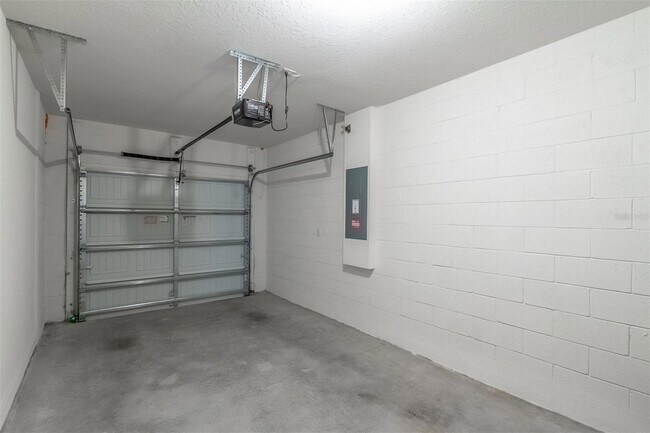 Building Photo - 2331 Gifford Dr