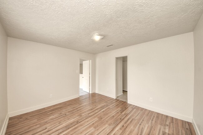 Building Photo - 7503 Roaring Springs Dr