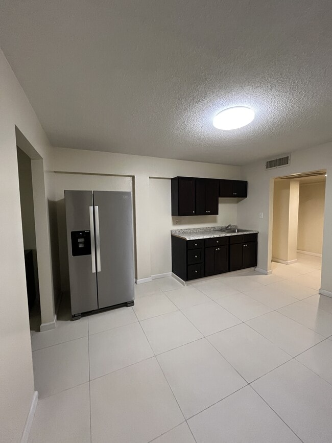 Building Photo - 2705-2715 Cherry Rd