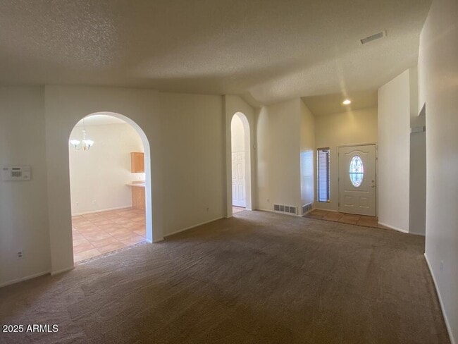 Building Photo - 3271 Briarwood Dr