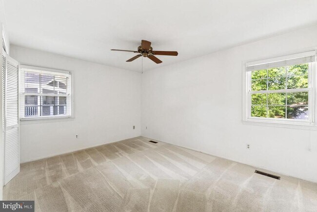 Building Photo - 1730 Pine Valley Dr