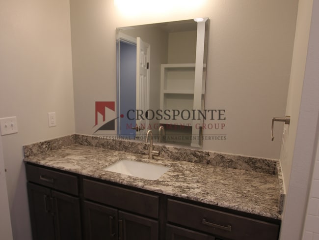 Building Photo - Stunning 2 Bed 2.5 Bath 1 Car Garage Townhome in Tyler!