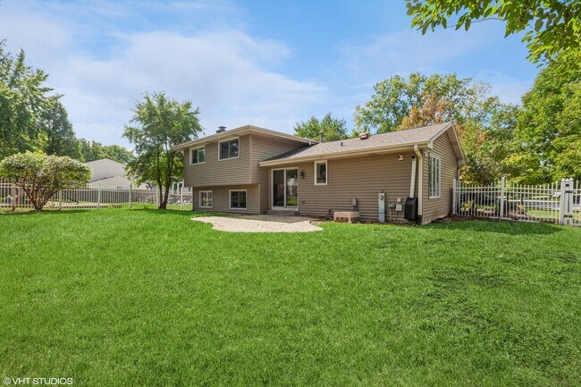 Building Photo - 98 Quail Hollow Ct