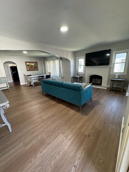 Building Photo - 805 E Taylor St