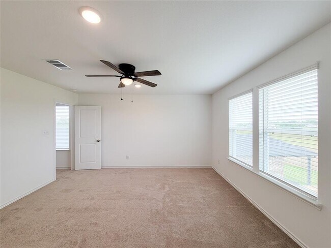 Building Photo - 166 Longhorn Run Dr