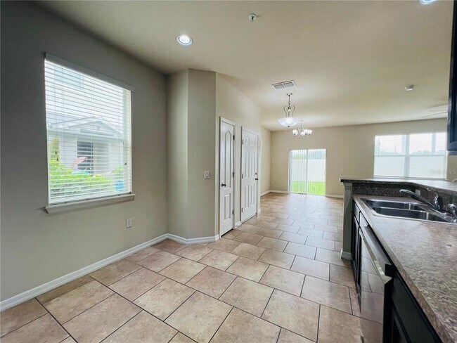 Building Photo - 6570 S Goldenrod Rd