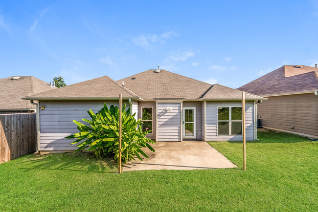 Building Photo - Beautiful Fox Hollow Home