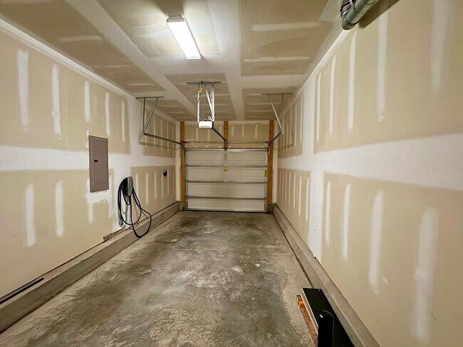 Building Photo - 563 Balsam Fir Dr