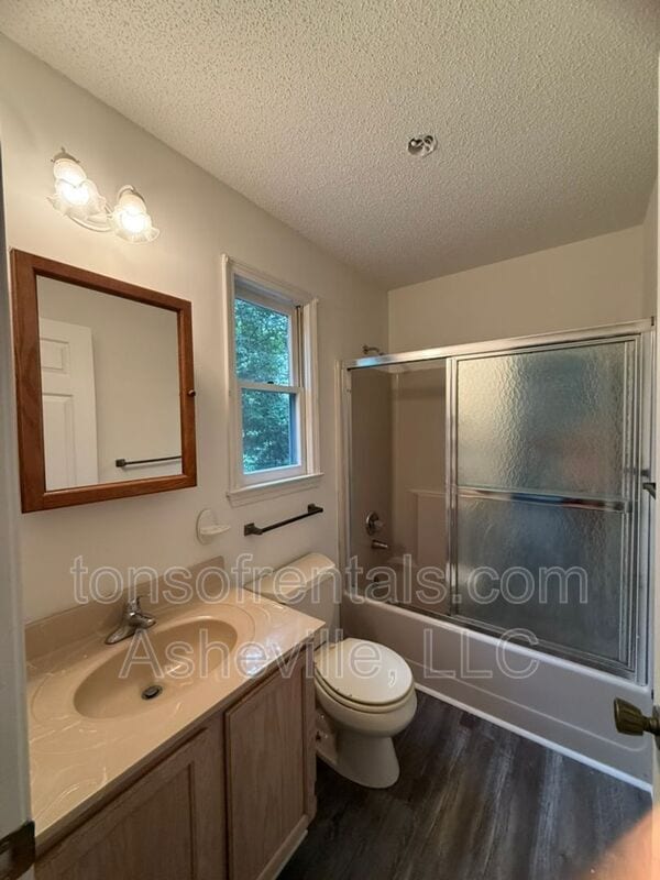 Building Photo - 327 Winding Way Ln