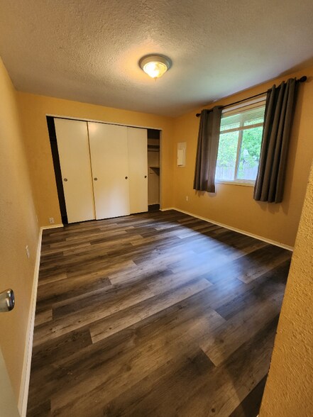 Building Photo - 1409 NE 143rd Ave