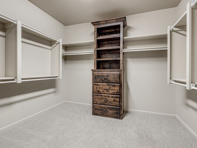 Building Photo - Luxury Townhome in Edmond + Near Rose Cree...