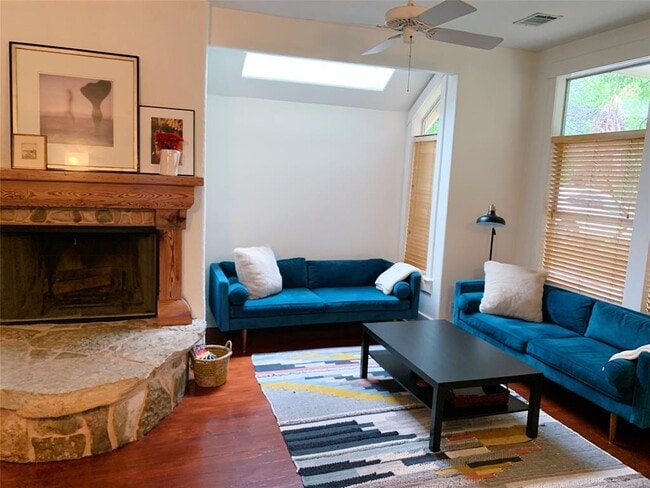 Building Photo - 1002 Lorrain St