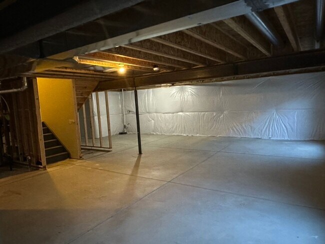 Building Photo - BEAUTIFUL 4BD HOME in NE COL SPGS w/ MAIN-LEVEL MASTER SUITE & AC - Security Deposit Alternative ...