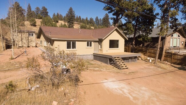 Building Photo - Fully Updated 2 Bed 1 Bath in Woodland Park!