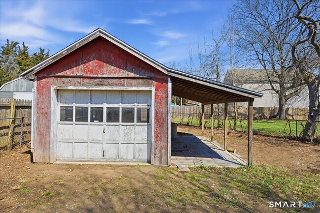 Building Photo - 106 Midway Oval