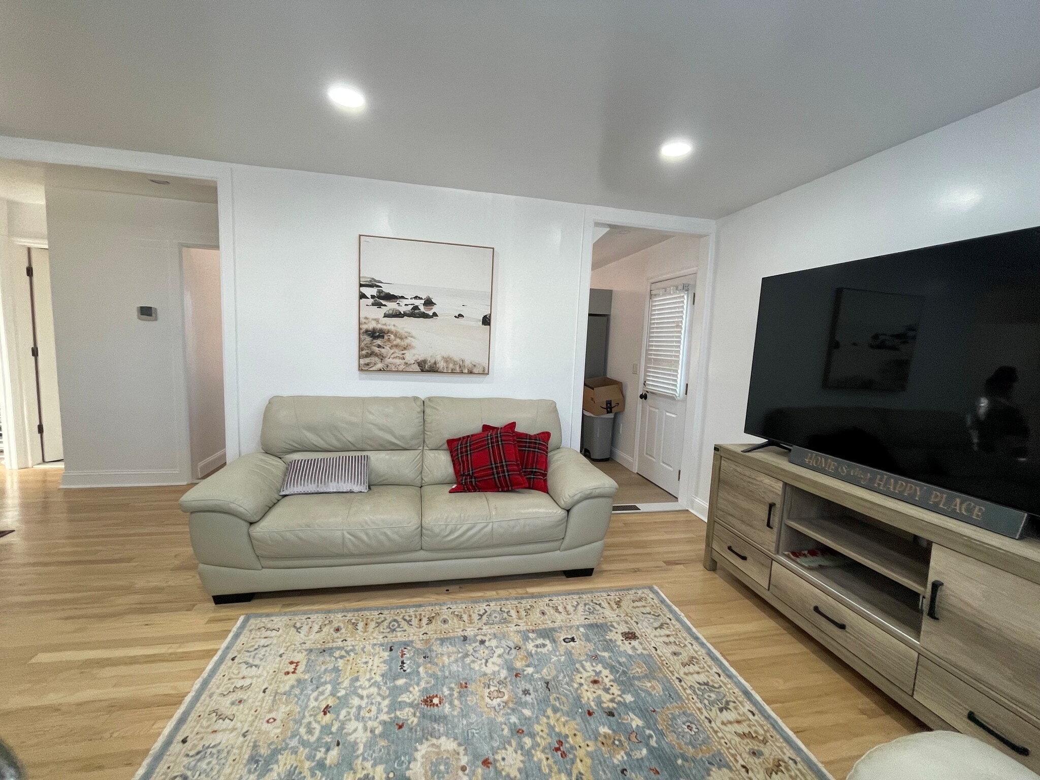 Living Room - 11 Raymond Pl