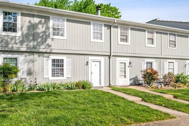 Building Photo - Updated 2-bedroom, 2.5-bath property Greensboro!