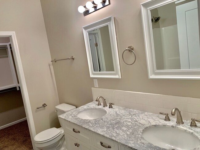 Building Photo - 3 bed/ 2 bath Townhome!!!