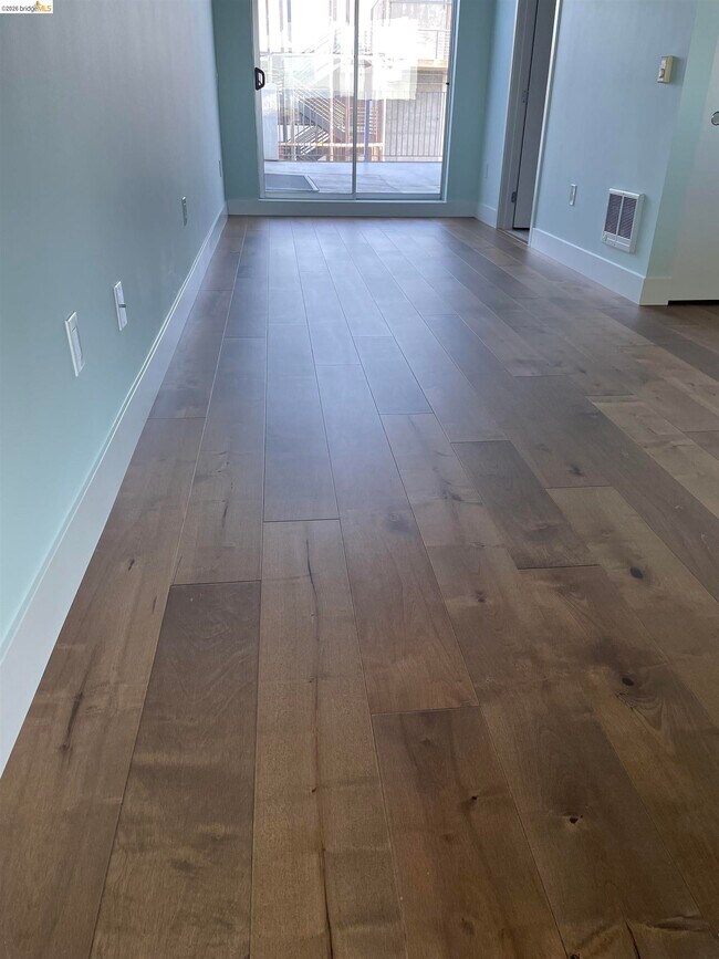 Building Photo - 311 Oak St