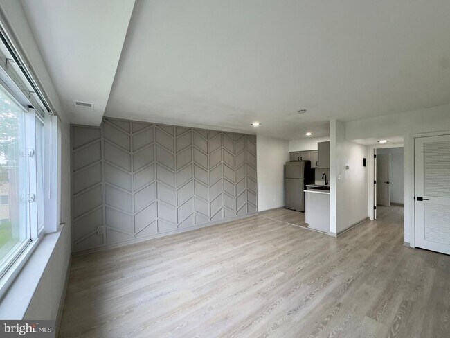 Building Photo - 3500 Beech Ave