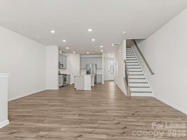 Building Photo - 15741 Country House St