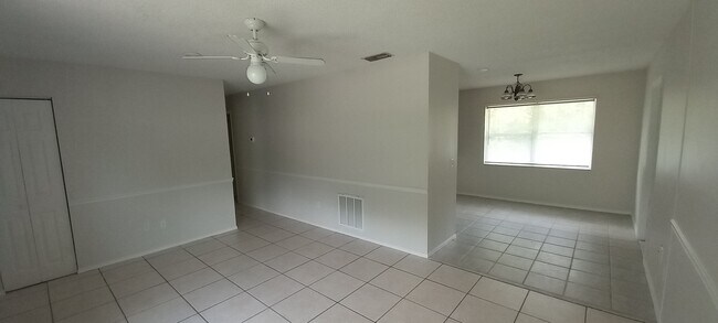 Building Photo - 541 W Fern Dr