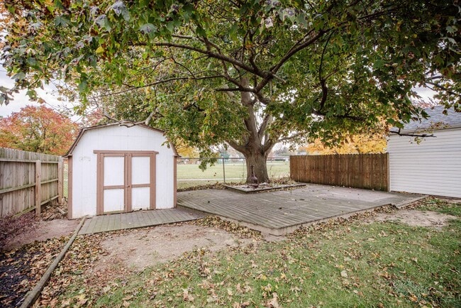 Building Photo - Beautifully remodeled two bedroom home for rent. Central A/C, updated kitchen an bathroom, new fl...