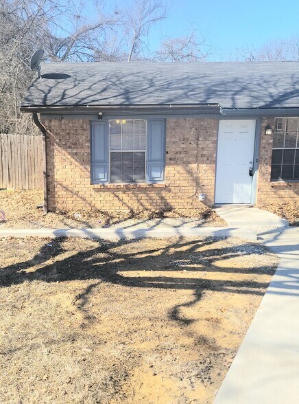 Building Photo - 216 Pine Meadow Dr