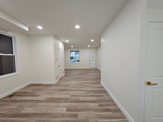 Building Photo - Amazing all new 4 bed 2.5 Bath House for rent!