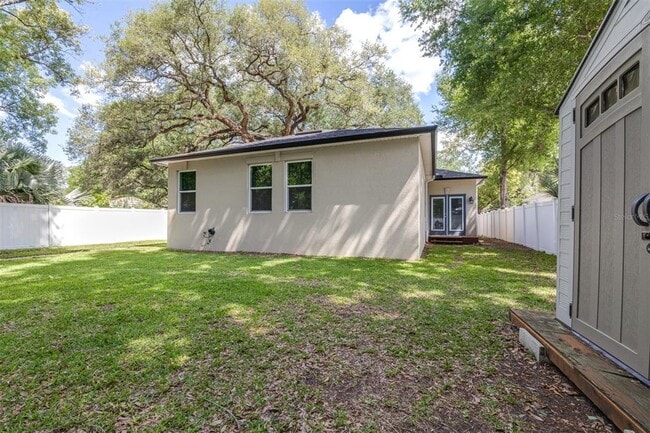 Building Photo - 1505 E North Bay St