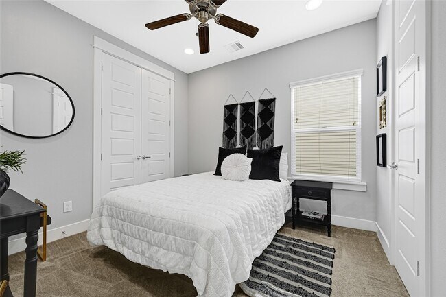 Building Photo - 407 Yale Oaks Ln