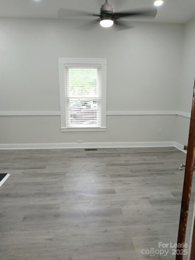 Building Photo - 238 S Main St