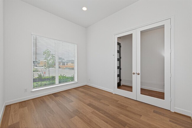 Building Photo - 122 Sierra Strm Ln