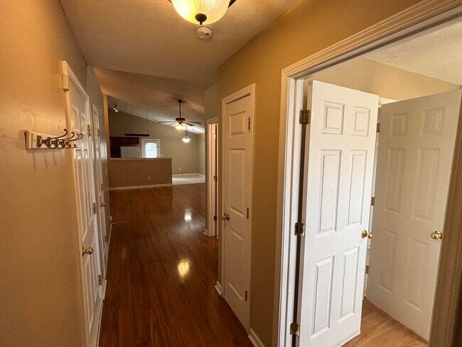 Building Photo - 2601 Buck Ln