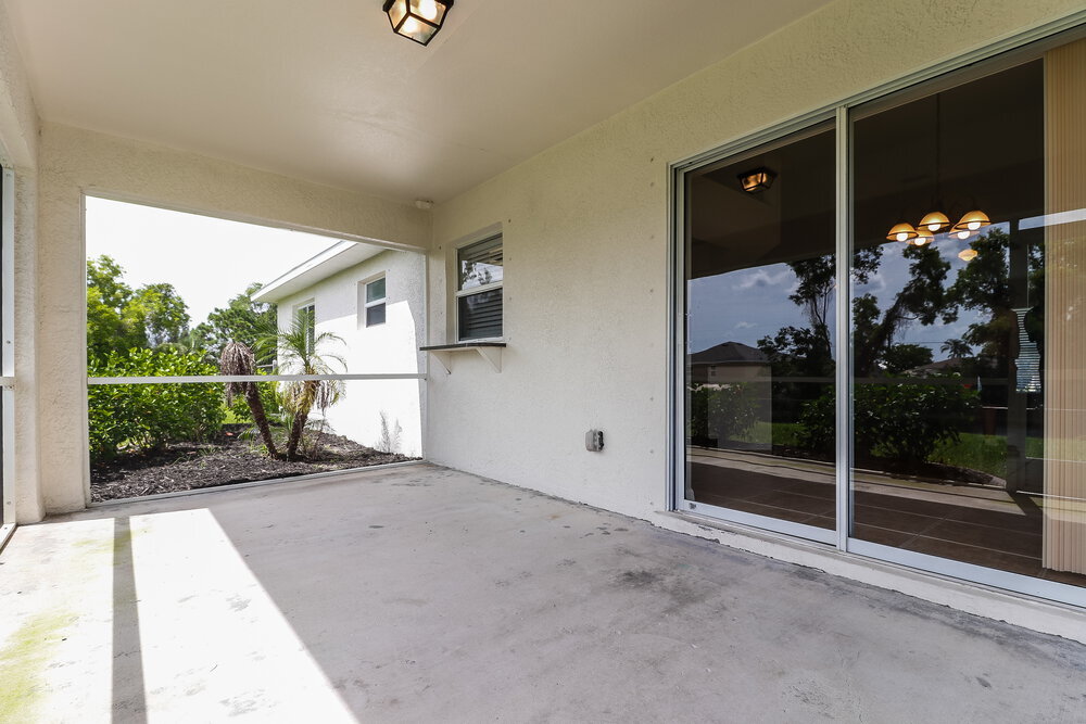 Building Photo - 800 SW 8th Pl