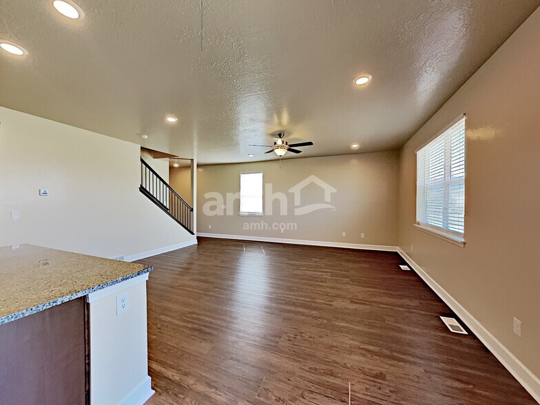 Building Photo - 2281 E Tumbleweed Rd