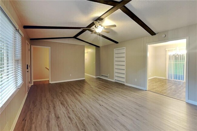Building Photo - 6659 Kellogg Dr
