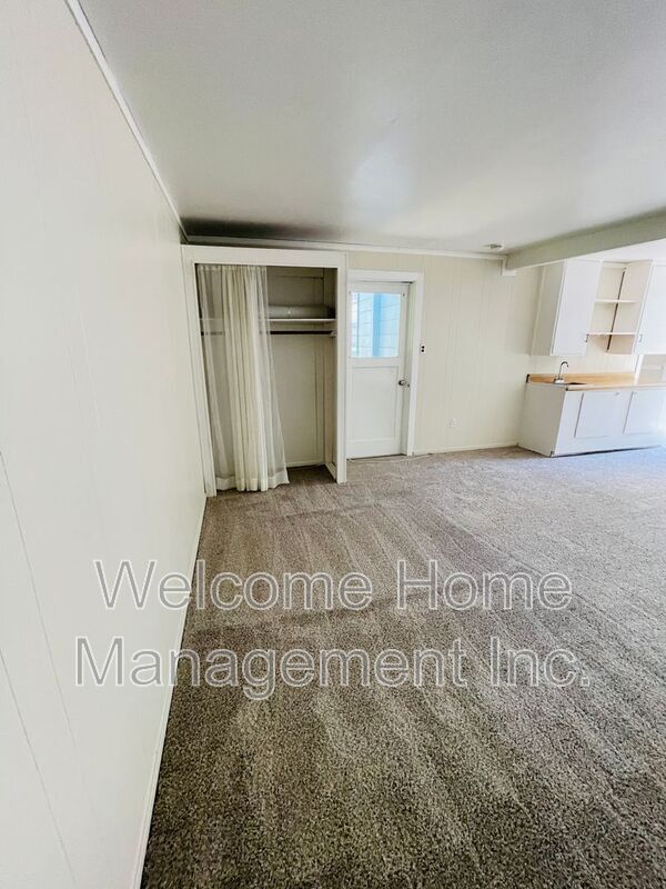 Building Photo - 2561 Olympic Blvd