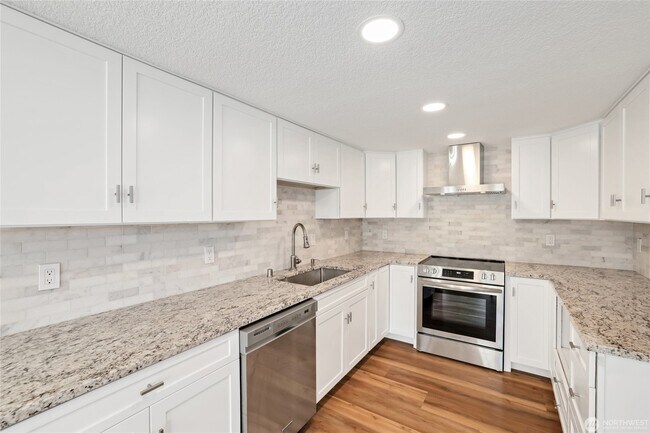 Building Photo - 9104 Highland Ave SW