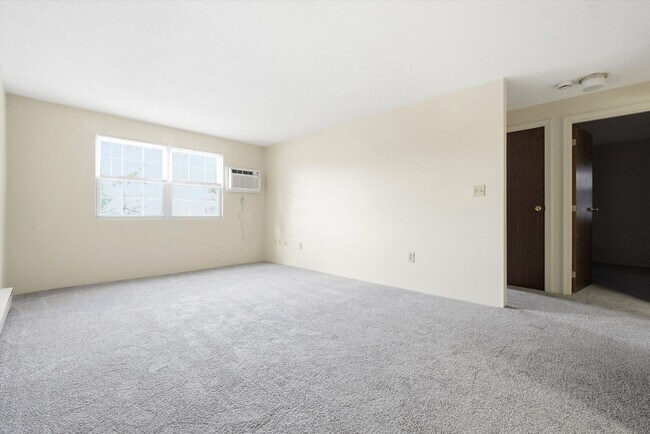 Building Photo - 504 River Rd