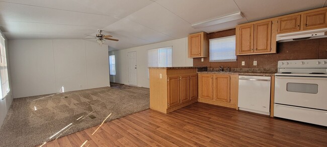 Building Photo - Ready to Move in
