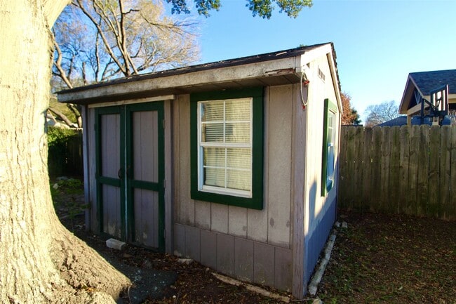 Building Photo - 16731 Rippling Mill Dr